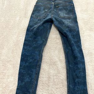 Camo skinny crop jeans